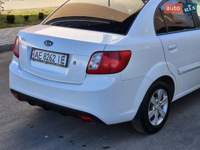 Белый Киа Рио, объемом двигателя 1.4 л и пробегом 128 тыс. км за 5000 $, фото 4 на Automoto.ua