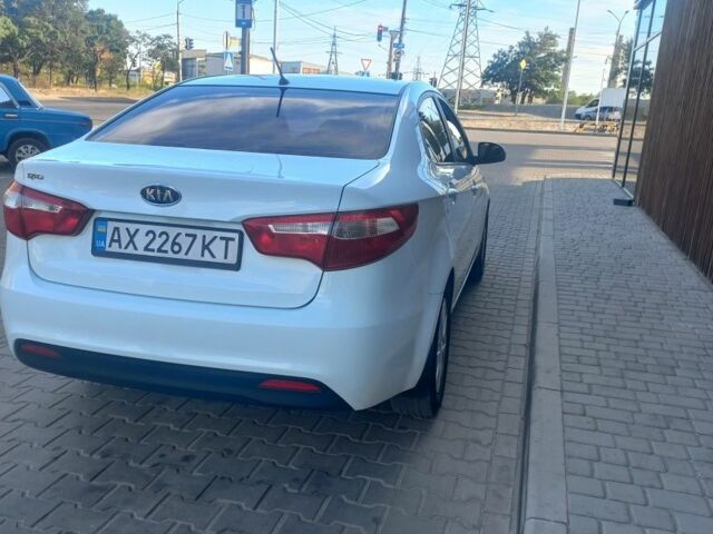Білий Кіа Ріо, об'ємом двигуна 1.6 л та пробігом 270 тис. км за 6900 $, фото 4 на Automoto.ua