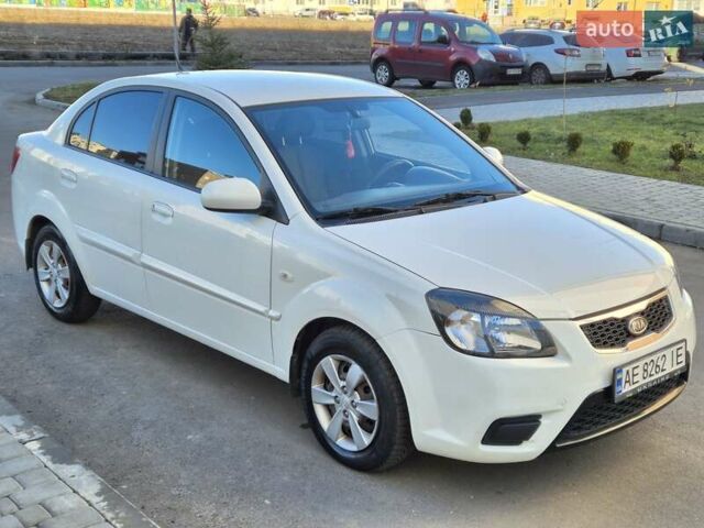Белый Киа Рио, объемом двигателя 1.4 л и пробегом 128 тыс. км за 5000 $, фото 13 на Automoto.ua