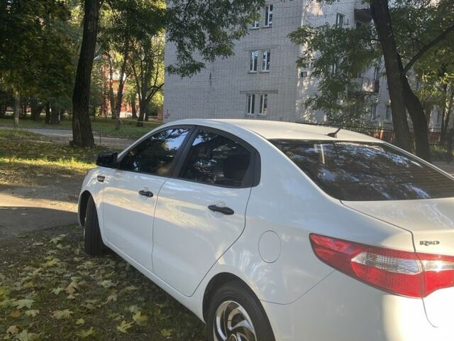 Білий Кіа Ріо, об'ємом двигуна 1.4 л та пробігом 112 тис. км за 6800 $, фото 2 на Automoto.ua