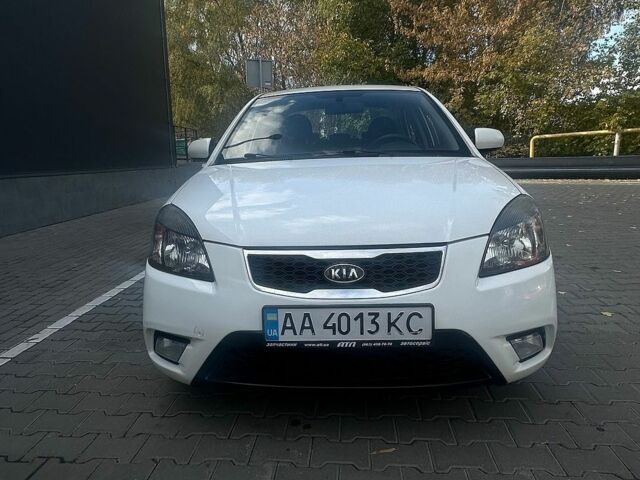 Белый Киа Рио, объемом двигателя 1.4 л и пробегом 158 тыс. км за 5800 $, фото 11 на Automoto.ua