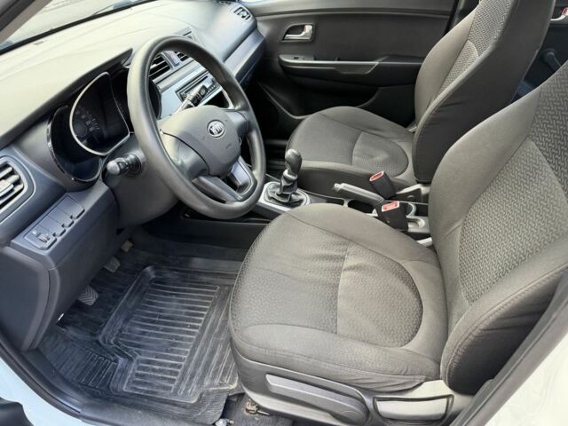 Белый Киа Рио, объемом двигателя 1.4 л и пробегом 157 тыс. км за 6200 $, фото 8 на Automoto.ua
