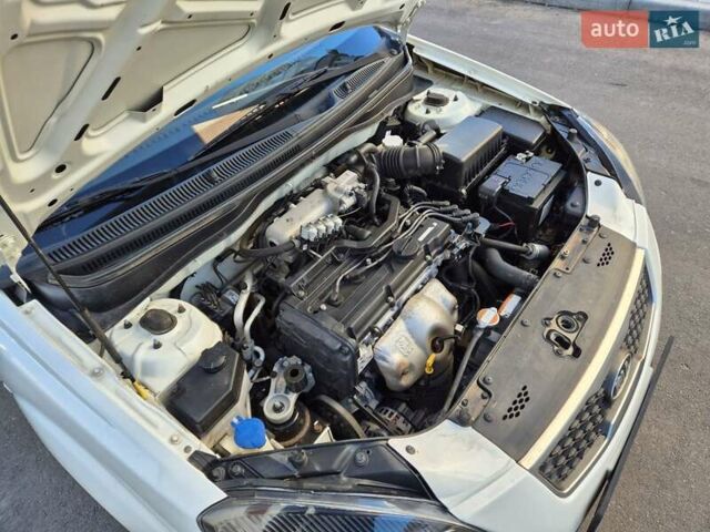 Белый Киа Рио, объемом двигателя 1.4 л и пробегом 128 тыс. км за 5000 $, фото 37 на Automoto.ua