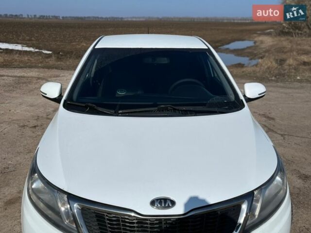 Білий Кіа Ріо, об'ємом двигуна 1.59 л та пробігом 220 тис. км за 6000 $, фото 1 на Automoto.ua