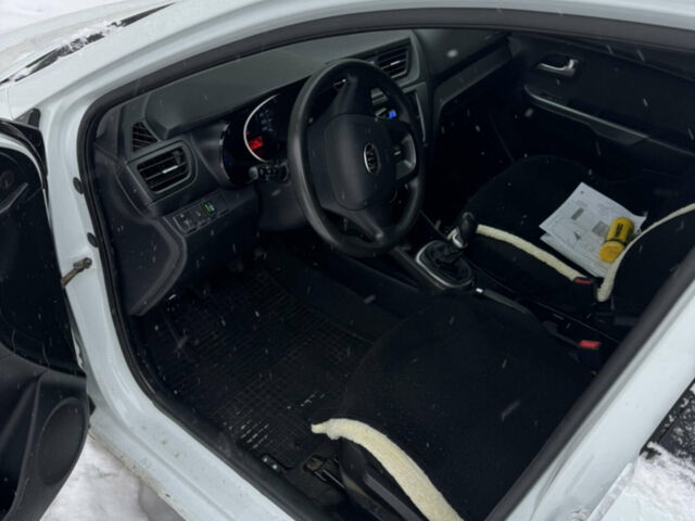 Белый Киа Рио, объемом двигателя 1.4 л и пробегом 136 тыс. км за 6300 $, фото 4 на Automoto.ua