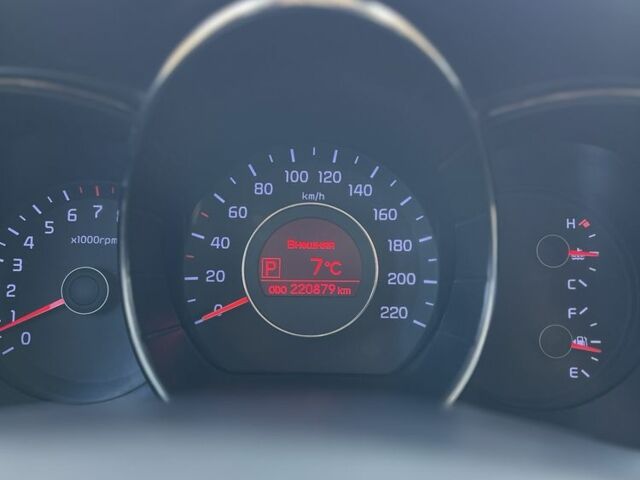 Білий Кіа Ріо, об'ємом двигуна 1.6 л та пробігом 220 тис. км за 6000 $, фото 7 на Automoto.ua