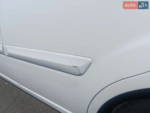 Білий Кіа Ріо, об'ємом двигуна 1.4 л та пробігом 157 тис. км за 4900 $, фото 15 на Automoto.ua