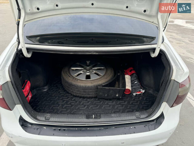 Белый Киа Рио, объемом двигателя 1.6 л и пробегом 253 тыс. км за 7400 $, фото 10 на Automoto.ua
