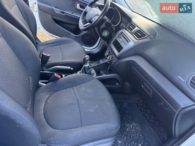 Білий Кіа Ріо, об'ємом двигуна 1.4 л та пробігом 160 тис. км за 2999 $, фото 10 на Automoto.ua