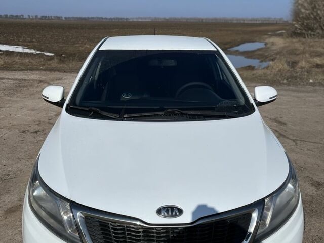 Білий Кіа Ріо, об'ємом двигуна 1.6 л та пробігом 220 тис. км за 6000 $, фото 1 на Automoto.ua