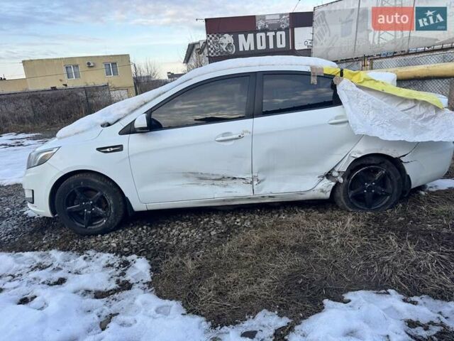 Білий Кіа Ріо, об'ємом двигуна 1.4 л та пробігом 160 тис. км за 2999 $, фото 5 на Automoto.ua