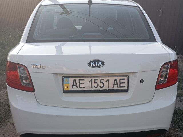 Белый Киа Рио, объемом двигателя 1.4 л и пробегом 191 тыс. км за 4600 $, фото 3 на Automoto.ua