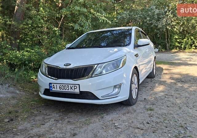 Белый Киа Рио, объемом двигателя 1.59 л и пробегом 210 тыс. км за 6800 $, фото 4 на Automoto.ua