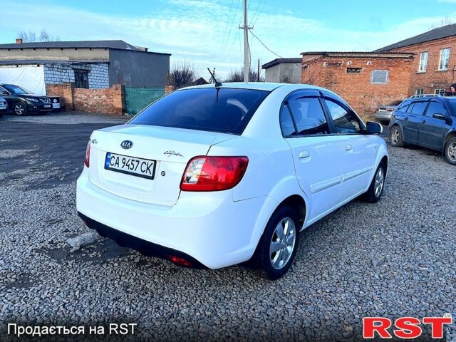 Белый Киа Рио, объемом двигателя 1.4 л и пробегом 220 тыс. км за 6350 $, фото 4 на Automoto.ua