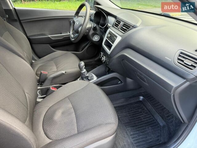 Білий Кіа Ріо, об'ємом двигуна 1.4 л та пробігом 157 тис. км за 6200 $, фото 5 на Automoto.ua