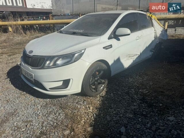 Белый Киа Рио, объемом двигателя 1.4 л и пробегом 147 тыс. км за 2700 $, фото 1 на Automoto.ua