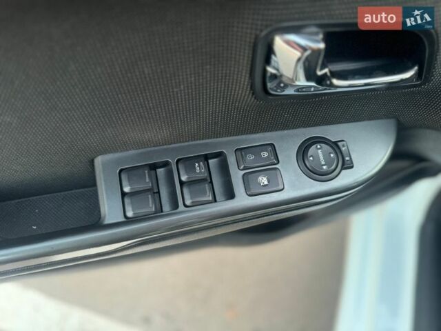 Белый Киа Рио, объемом двигателя 1.59 л и пробегом 257 тыс. км за 6999 $, фото 7 на Automoto.ua