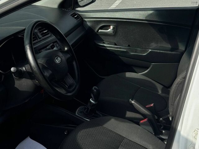 Білий Кіа Ріо, об'ємом двигуна 1.4 л та пробігом 218 тис. км за 5750 $, фото 6 на Automoto.ua