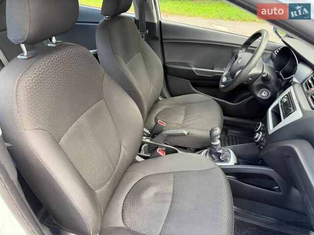 Білий Кіа Ріо, об'ємом двигуна 1.4 л та пробігом 157 тис. км за 6200 $, фото 7 на Automoto.ua