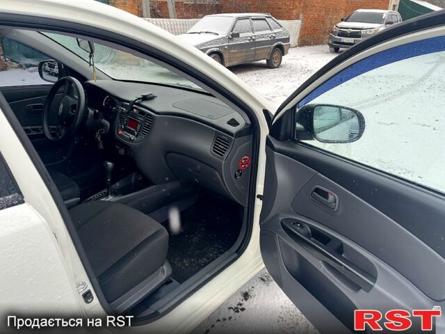 Білий Кіа Ріо, об'ємом двигуна 1.4 л та пробігом 22500 тис. км за 6200 $, фото 6 на Automoto.ua