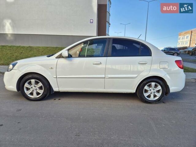 Белый Киа Рио, объемом двигателя 1.4 л и пробегом 128 тыс. км за 5000 $, фото 7 на Automoto.ua