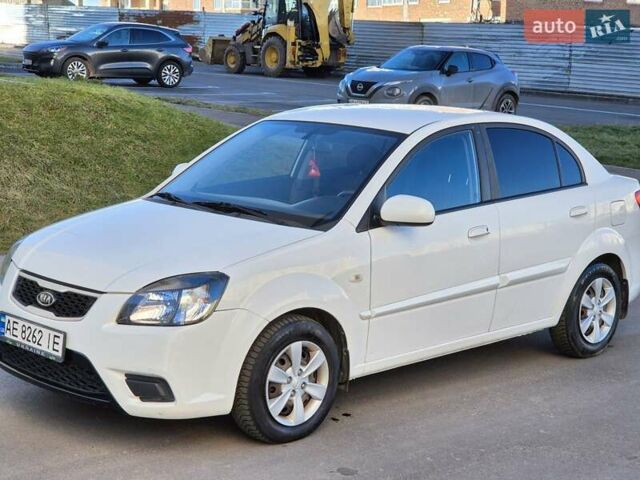 Белый Киа Рио, объемом двигателя 1.4 л и пробегом 128 тыс. км за 5000 $, фото 9 на Automoto.ua