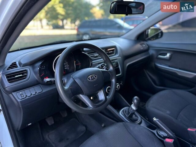 Білий Кіа Ріо, об'ємом двигуна 1.4 л та пробігом 162 тис. км за 6999 $, фото 21 на Automoto.ua