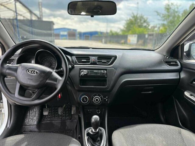 Белый Киа Рио, объемом двигателя 1.4 л и пробегом 217 тыс. км за 6600 $, фото 8 на Automoto.ua