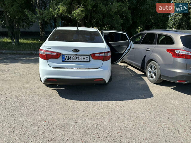 Белый Киа Рио, объемом двигателя 1.4 л и пробегом 212 тыс. км за 7200 $, фото 4 на Automoto.ua
