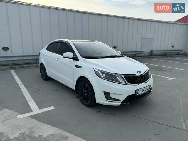 Белый Киа Рио, объемом двигателя 1.6 л и пробегом 253 тыс. км за 7400 $, фото 1 на Automoto.ua