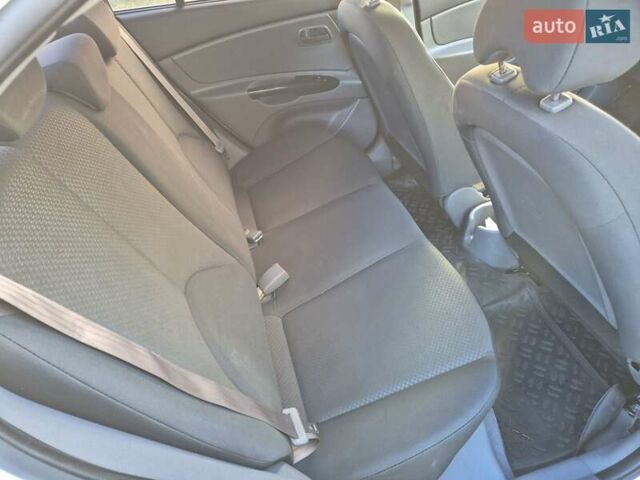 Белый Киа Рио, объемом двигателя 1.4 л и пробегом 128 тыс. км за 5000 $, фото 21 на Automoto.ua