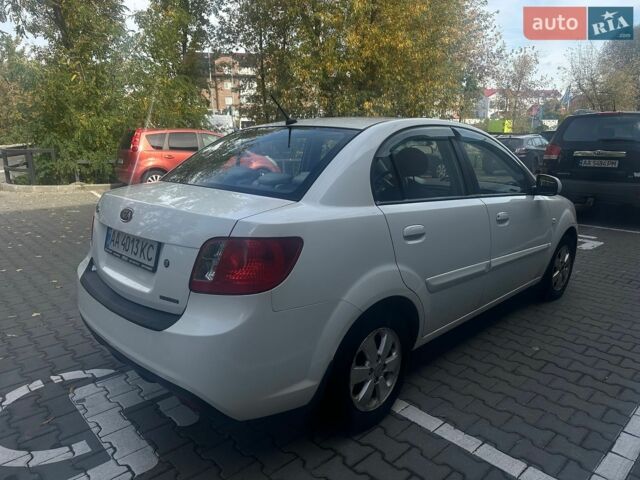 Белый Киа Рио, объемом двигателя 1.4 л и пробегом 158 тыс. км за 5800 $, фото 7 на Automoto.ua