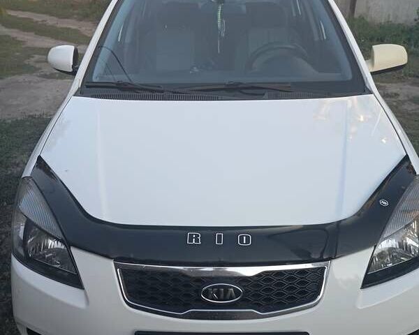 Білий Кіа Ріо, об'ємом двигуна 1.4 л та пробігом 191 тис. км за 4800 $, фото 11 на Automoto.ua
