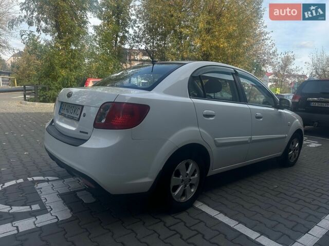 Белый Киа Рио, объемом двигателя 1.4 л и пробегом 158 тыс. км за 5800 $, фото 8 на Automoto.ua