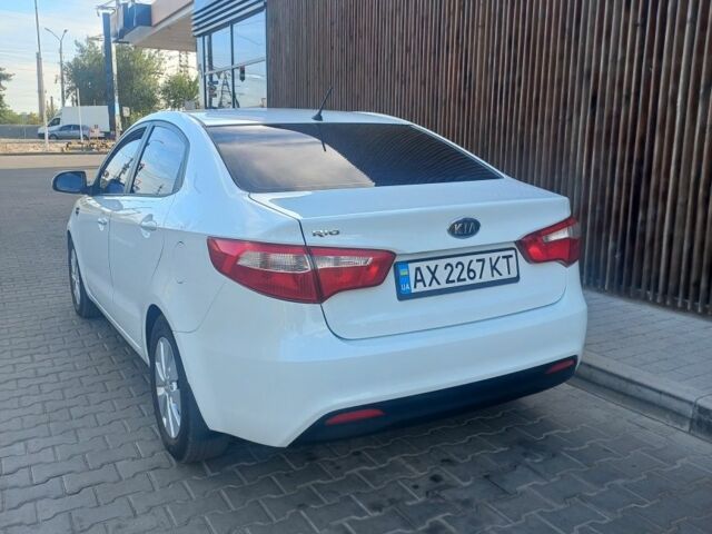 Білий Кіа Ріо, об'ємом двигуна 1.6 л та пробігом 270 тис. км за 6900 $, фото 3 на Automoto.ua