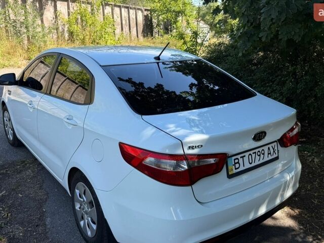 Белый Киа Рио, объемом двигателя 1.4 л и пробегом 129 тыс. км за 7500 $, фото 2 на Automoto.ua