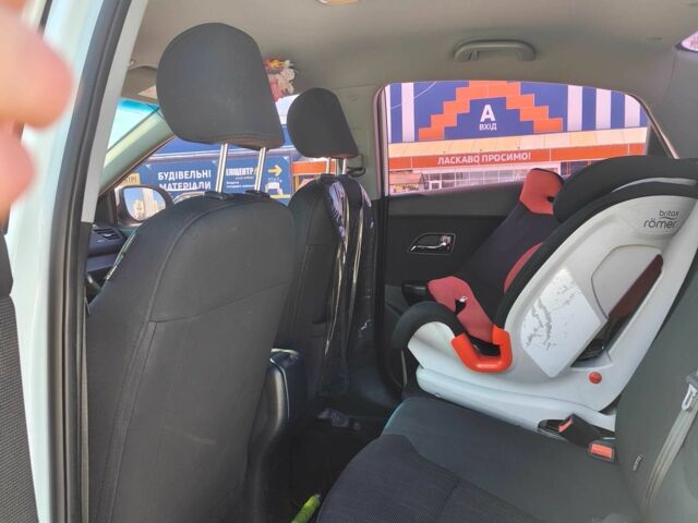 Белый Киа Рио, объемом двигателя 1.6 л и пробегом 124 тыс. км за 7700 $, фото 15 на Automoto.ua