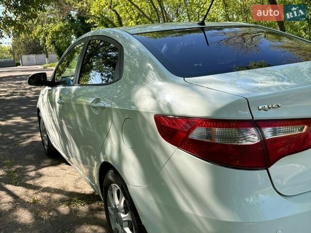 Белый Киа Рио, объемом двигателя 1.4 л и пробегом 131 тыс. км за 8999 $, фото 6 на Automoto.ua