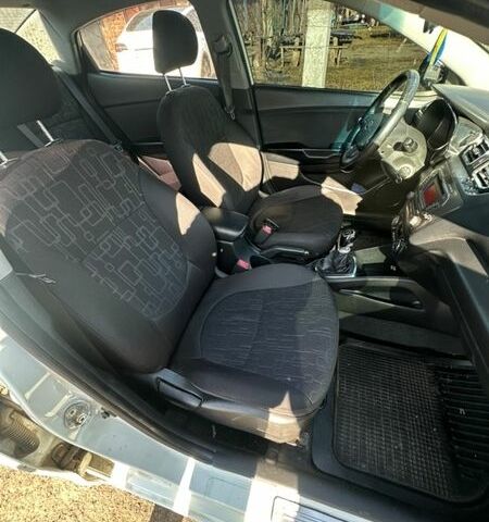 Білий Кіа Ріо, об'ємом двигуна 1.59 л та пробігом 221 тис. км за 6000 $, фото 11 на Automoto.ua