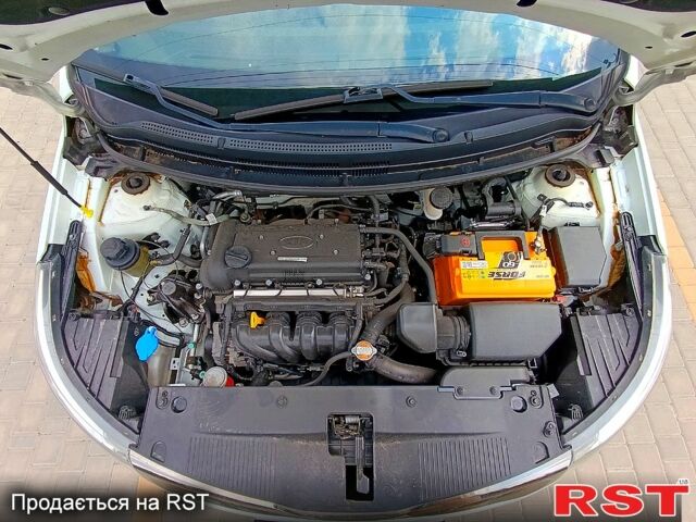 Білий Кіа Ріо, об'ємом двигуна 1.4 л та пробігом 99 тис. км за 6500 $, фото 7 на Automoto.ua