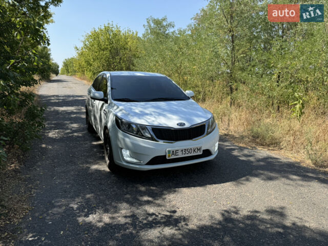 Білий Кіа Ріо, об'ємом двигуна 1.4 л та пробігом 96 тис. км за 8555 $, фото 3 на Automoto.ua