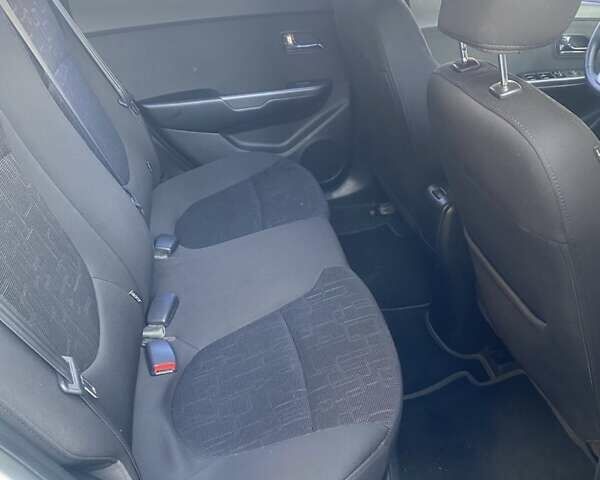 Белый Киа Рио, объемом двигателя 1.6 л и пробегом 186 тыс. км за 8100 $, фото 22 на Automoto.ua