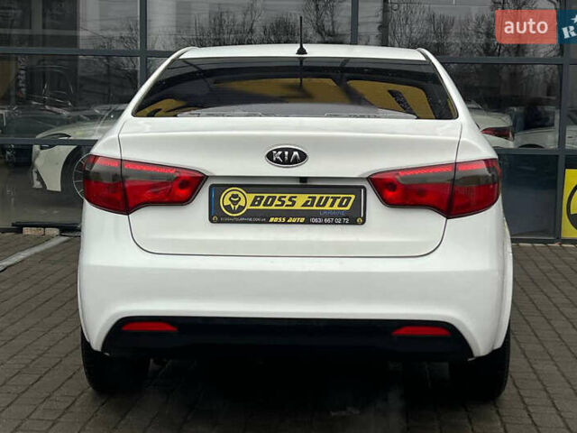 Белый Киа Рио, объемом двигателя 1.59 л и пробегом 150 тыс. км за 7100 $, фото 5 на Automoto.ua