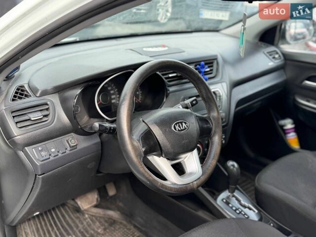 Білий Кіа Ріо, об'ємом двигуна 1.59 л та пробігом 209 тис. км за 4699 $, фото 4 на Automoto.ua