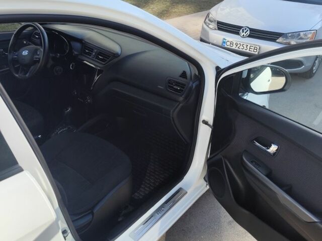 Белый Киа Рио, объемом двигателя 1.6 л и пробегом 198 тыс. км за 8000 $, фото 8 на Automoto.ua