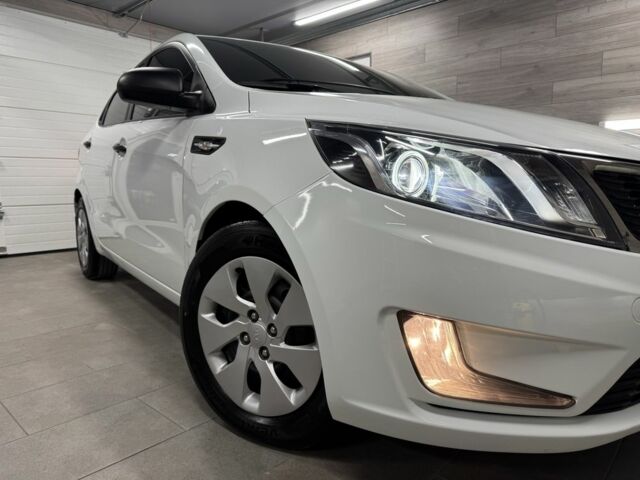 Белый Киа Рио, объемом двигателя 1.4 л и пробегом 167 тыс. км за 7500 $, фото 7 на Automoto.ua