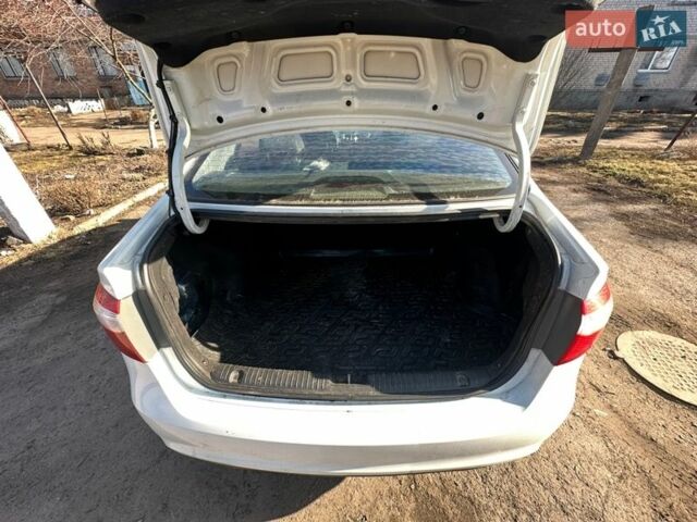 Білий Кіа Ріо, об'ємом двигуна 1.59 л та пробігом 221 тис. км за 6000 $, фото 17 на Automoto.ua