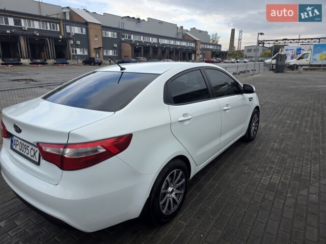 Білий Кіа Ріо, об'ємом двигуна 1.4 л та пробігом 288 тис. км за 6500 $, фото 7 на Automoto.ua
