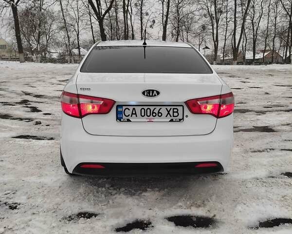 Белый Киа Рио, объемом двигателя 1.4 л и пробегом 98 тыс. км за 8600 $, фото 2 на Automoto.ua