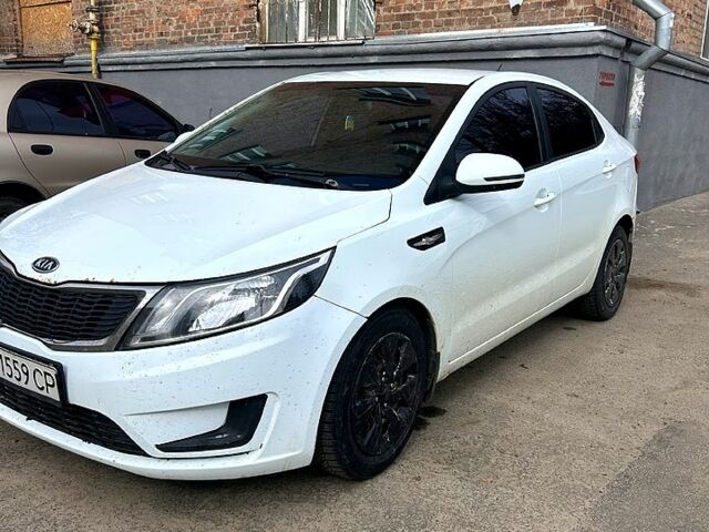 Белый Киа Рио, объемом двигателя 1.4 л и пробегом 256 тыс. км за 5200 $, фото 1 на Automoto.ua